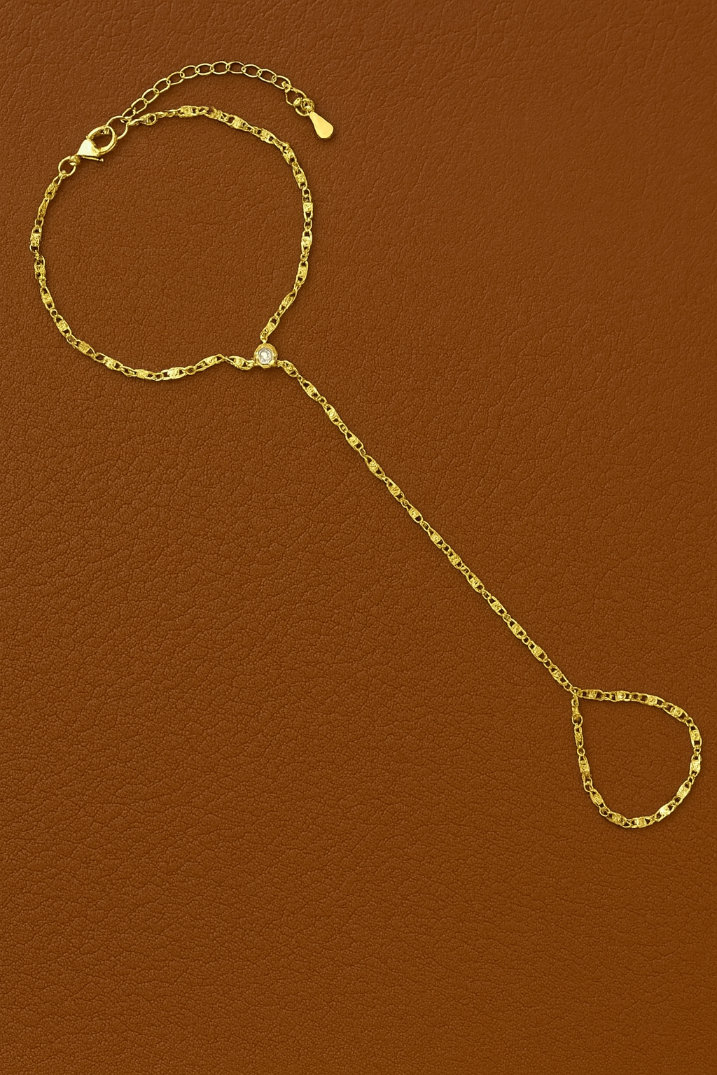 LINKS hand chain in gold