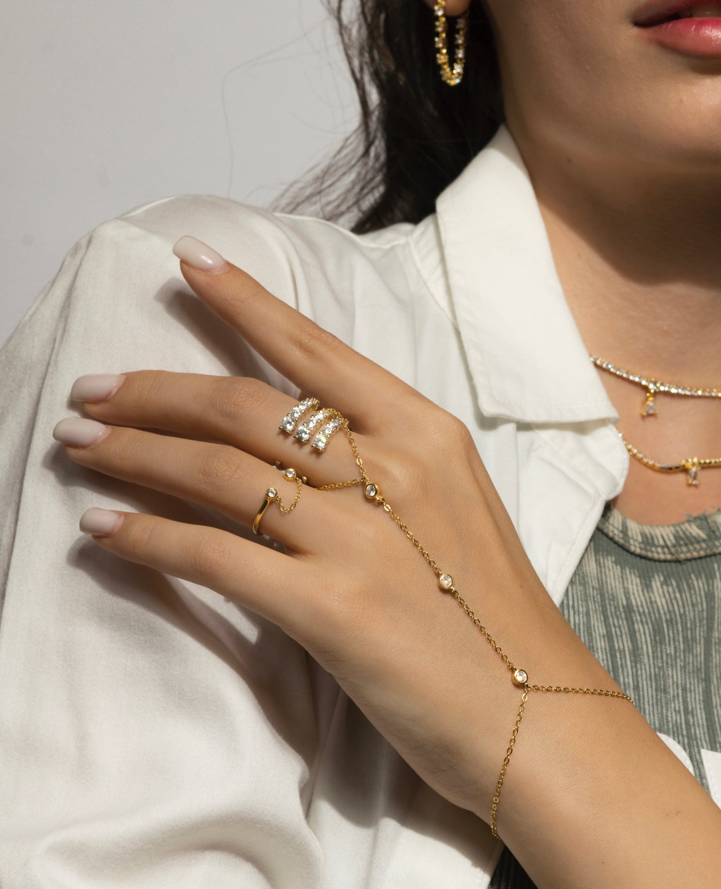 CLASSIC hand chain in gold