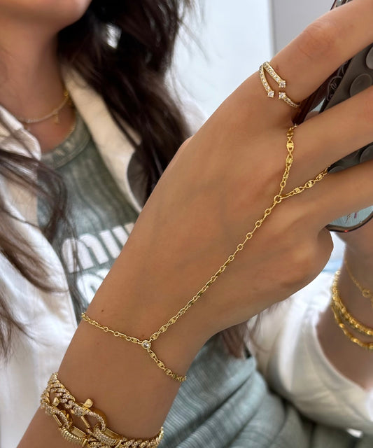 LINKS hand chain in gold
