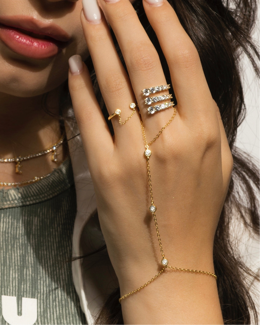CLASSIC hand chain in gold