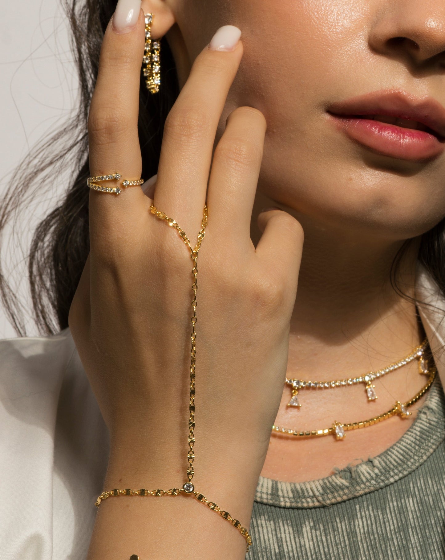 LINKS hand chain in gold