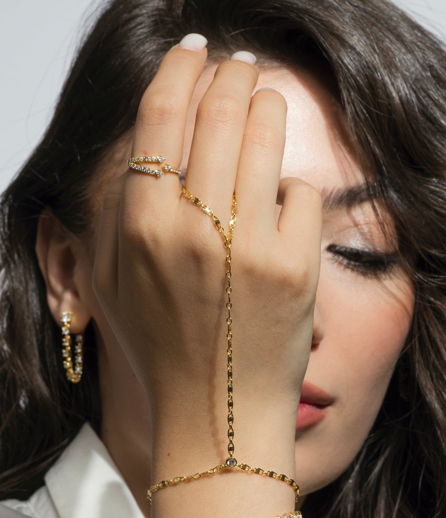 LINKS hand chain in gold